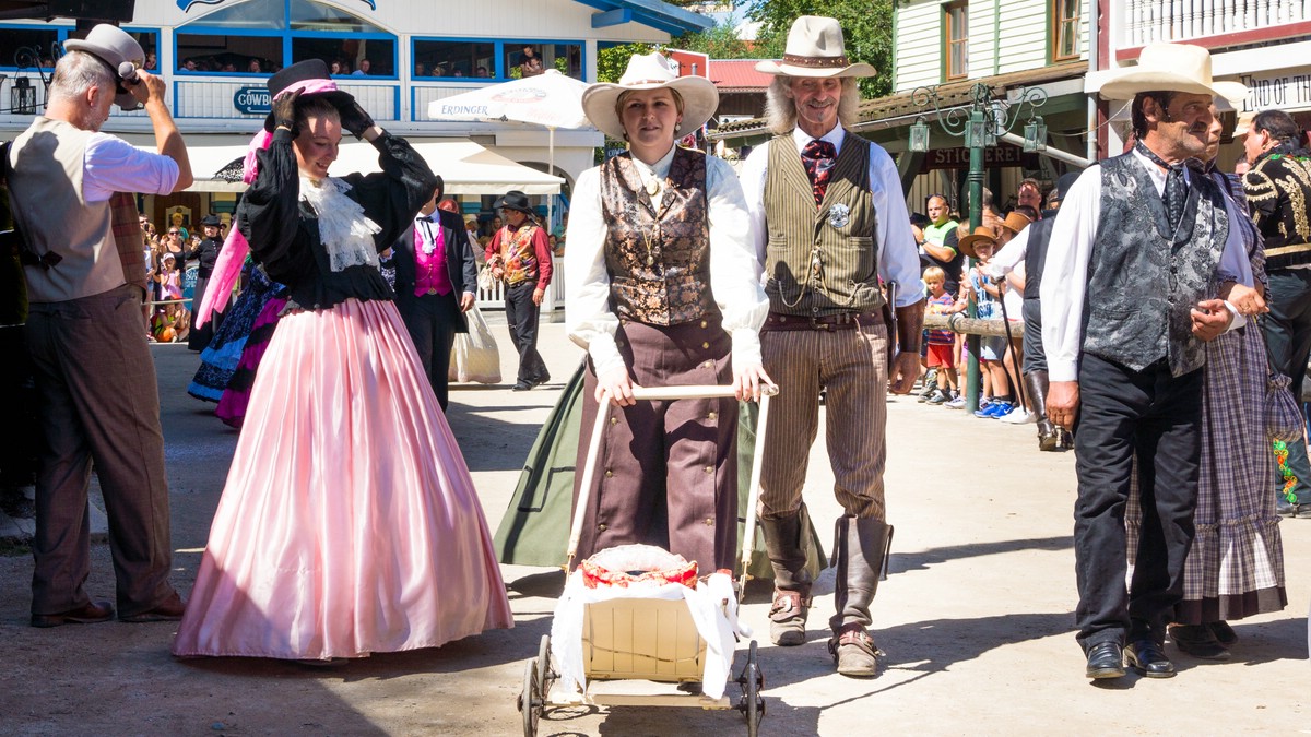 O Fotomagazin / Pullman City 2016